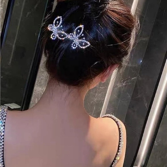 Rhinestone Butterfly Decor Hair Clip - Picture 4 of 6